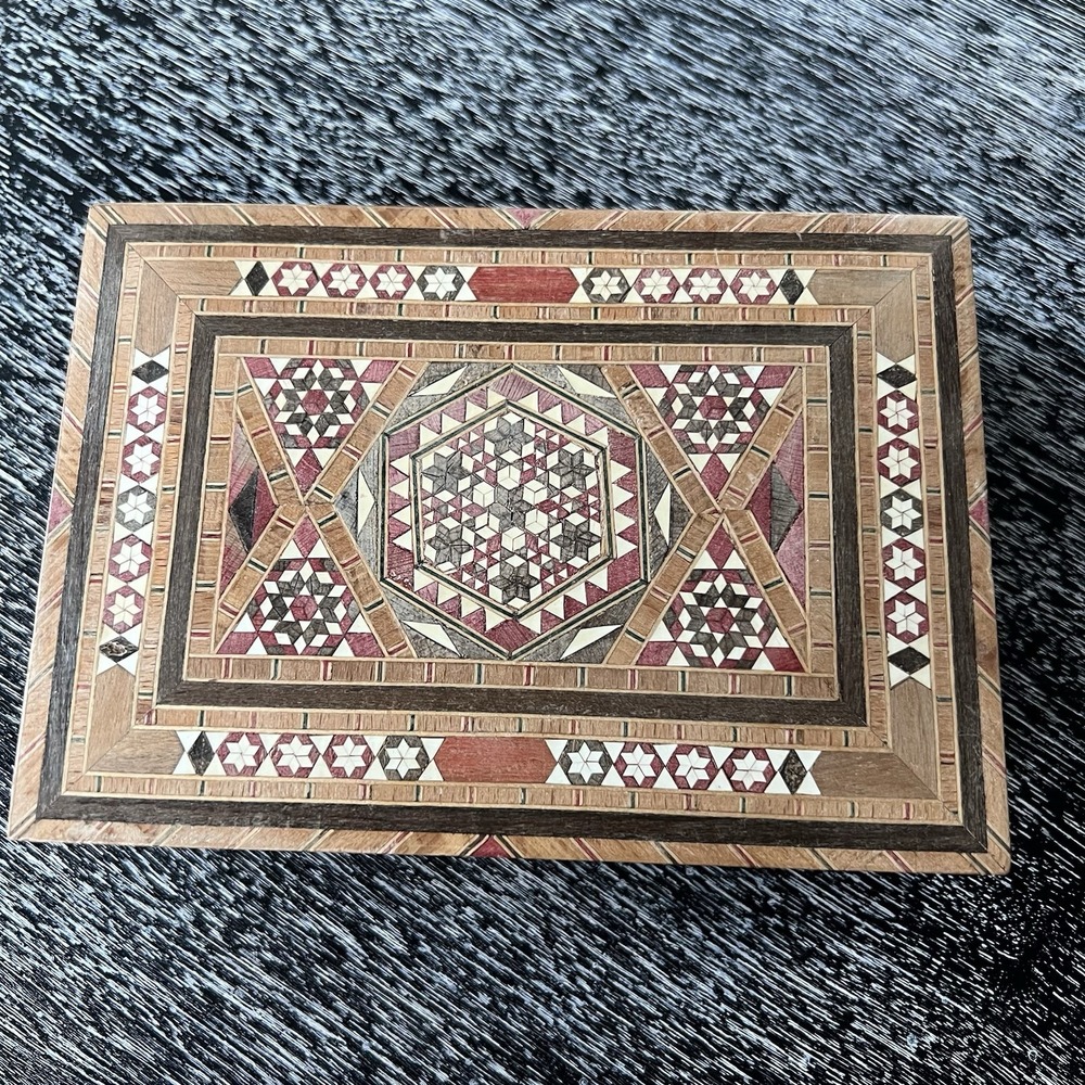 Vintage Intricate Light Wood Inlay‎ Hinged Trinket Box 6.75" X 4.75"